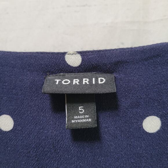 Torrid Size 5 Crepe Chain Detail Tank Blue White Polka Dot Nautical Essentials - Picture 7 of 8